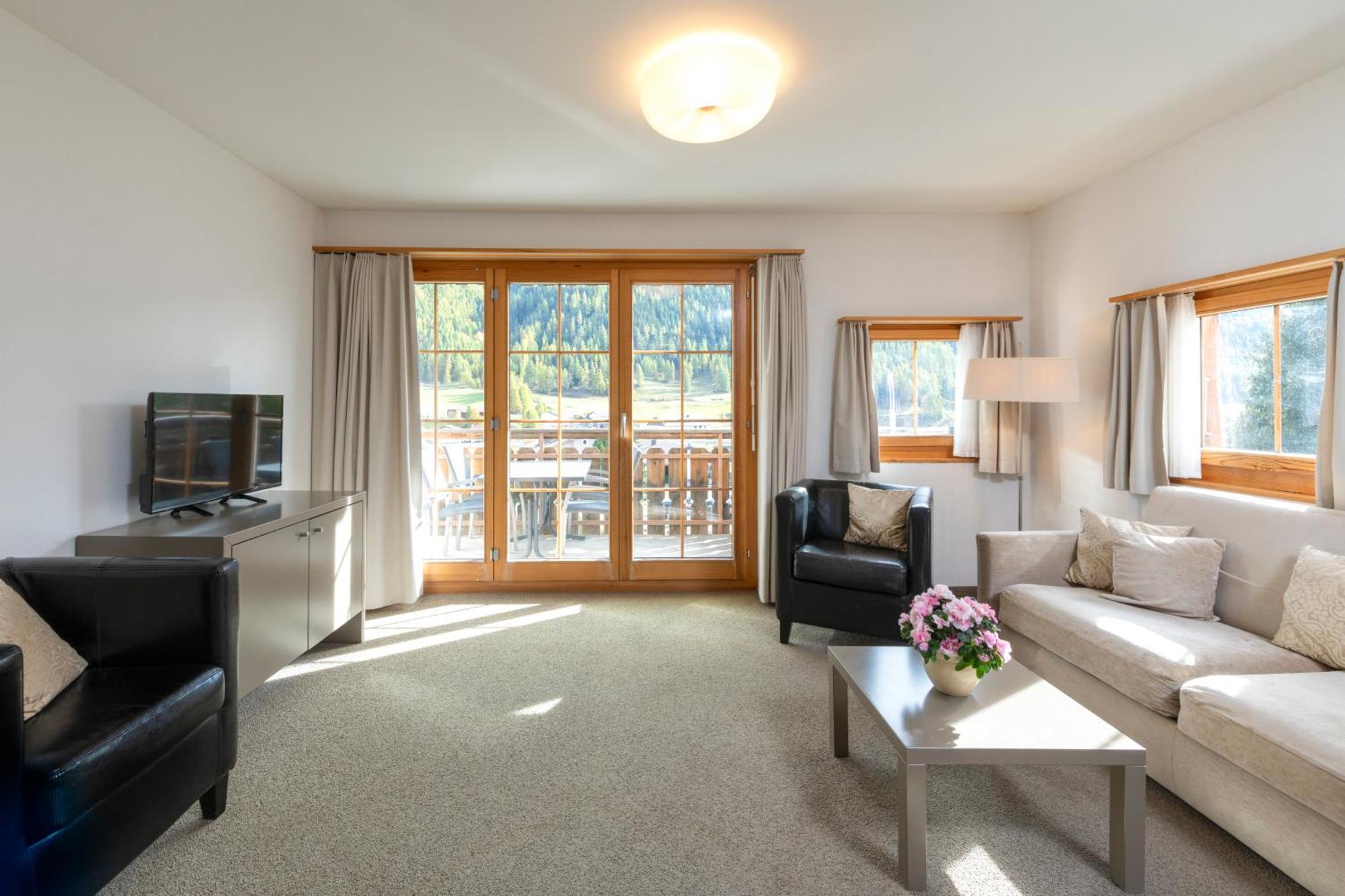 Ferienwohnungen Hotel Allegra ซูออซ ภายนอก รูปภาพ