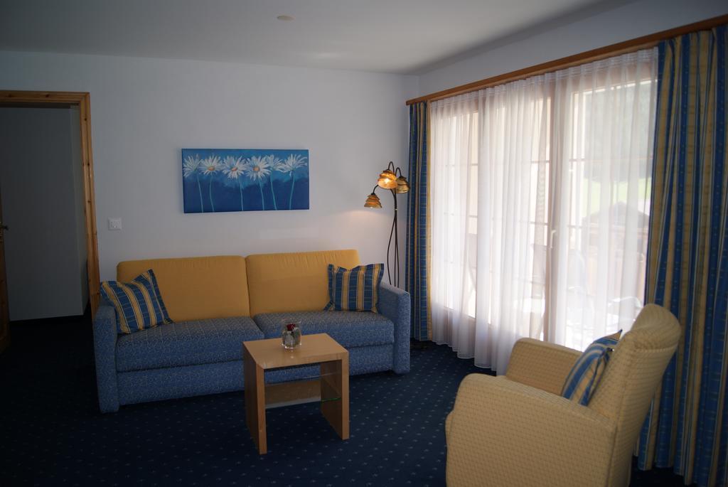 Ferienwohnungen Hotel Allegra ซูออซ ภายนอก รูปภาพ