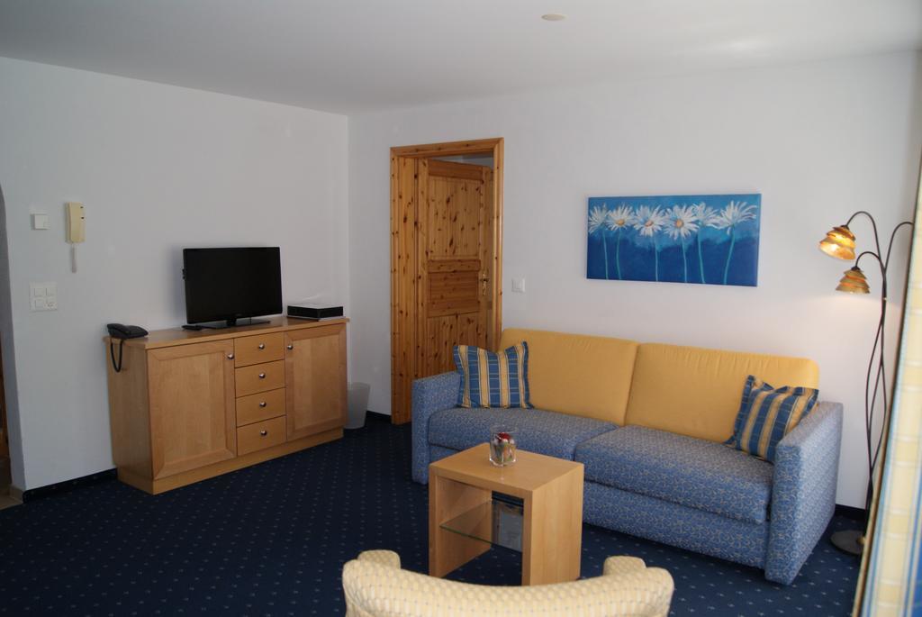 Ferienwohnungen Hotel Allegra ซูออซ ภายนอก รูปภาพ
