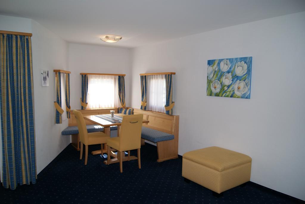Ferienwohnungen Hotel Allegra ซูออซ ภายนอก รูปภาพ