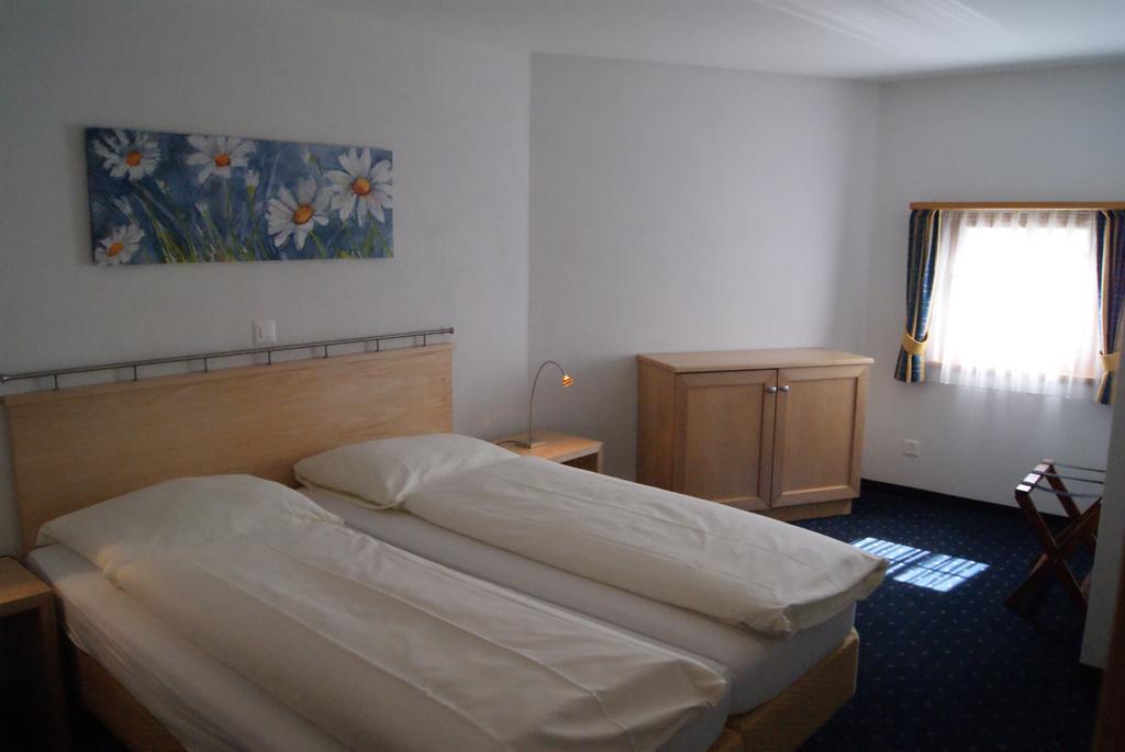 Ferienwohnungen Hotel Allegra ซูออซ ภายนอก รูปภาพ